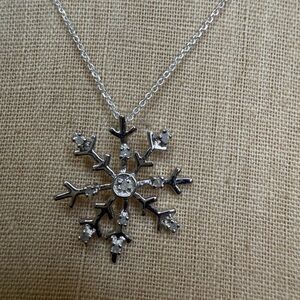 Like new Sterling Silver, Diamond Snowflake Pendant 18” SS chain